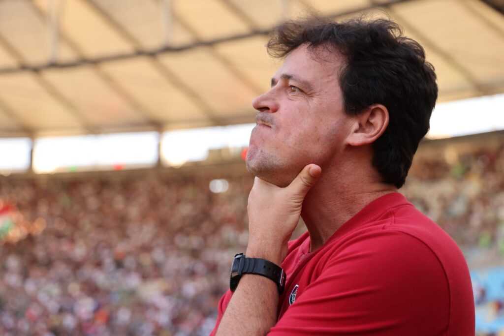 Diniz chora em coletiva e diz não existir longevidade no Brasil. Veja diniz-chora-em-coletiva-e-diz-nao-existir-longevidade-no-brasil.-veja