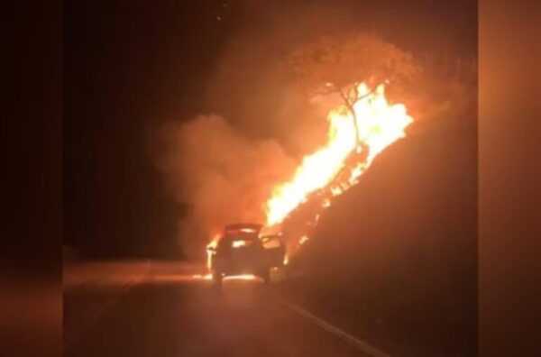 video:-viatura-da-pm-que-atendia-caso-de-violencia-domestica-pega-fogo