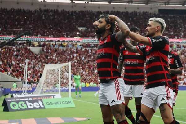 Flamengo e Galo iniciam duelo através do título da Copa do Brasil flamengo-e-galo-iniciam-duelo-pelo-titulo-da-copa-do-brasil