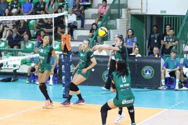 Brasília Vôlei dá apresentação em casa e volta a vencer na Superliga brasilia-volei-da-show-em-casa-e-volta-a-vencer-na-superliga