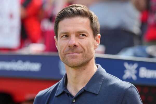 real-madrid-anuncia-xabi-alonso-como-novo-treinador