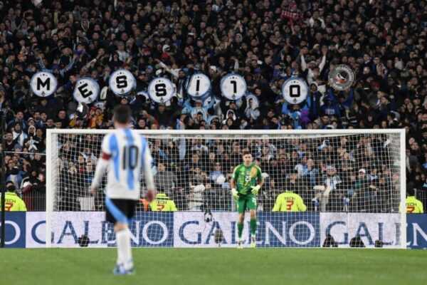 pela-selecao-argentina,-messi-iguala-recorde-de-cristiano-ronaldo;-veja