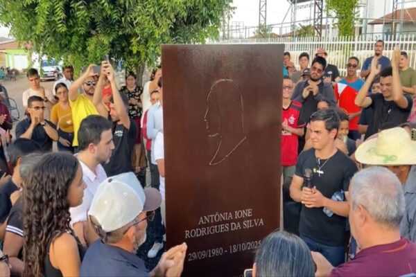 ce:-cozinheira-da-pm-morta-por-faccionados-recebe-homenagem-postuma