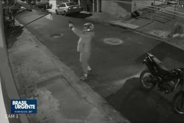 dono-de-adega-e-preso-apos-disparar-cerca-de-30-tiros-contra-casa-de-vizinha-em-embu-das-artes