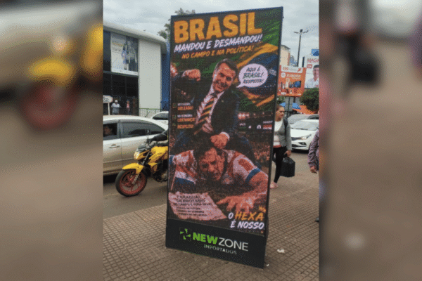 paineis-de-jogador-sendo-agredido-sao-retirados-no-paraguai;-entenda