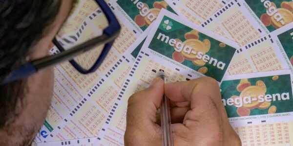 Mega-Sena acumula para R$ 230 milhões; confira os números sorteados mega-sena-acumula-para-r$-230-milhoes;-confira-os-numeros-sorteados
